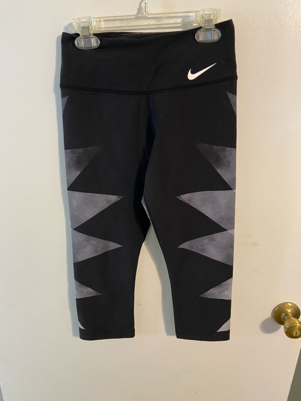Nike Black Leggings with Gray Geometric Print - woman’s Capri